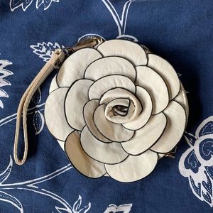 Small white flower wristlet